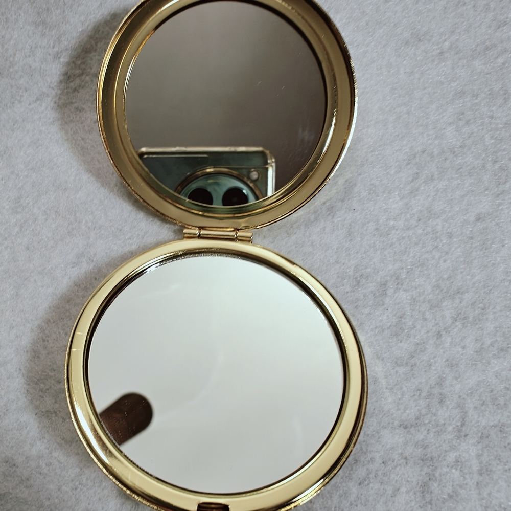 GG Monogram Compact Mirror Gold - Picture 3 of 3